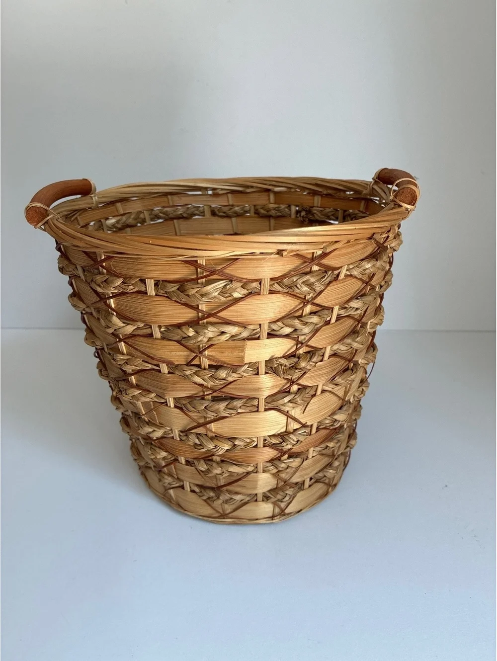 Vintage Woven Seagrass Reed Basket with Handles Rustic Boho Storage Planter 10”